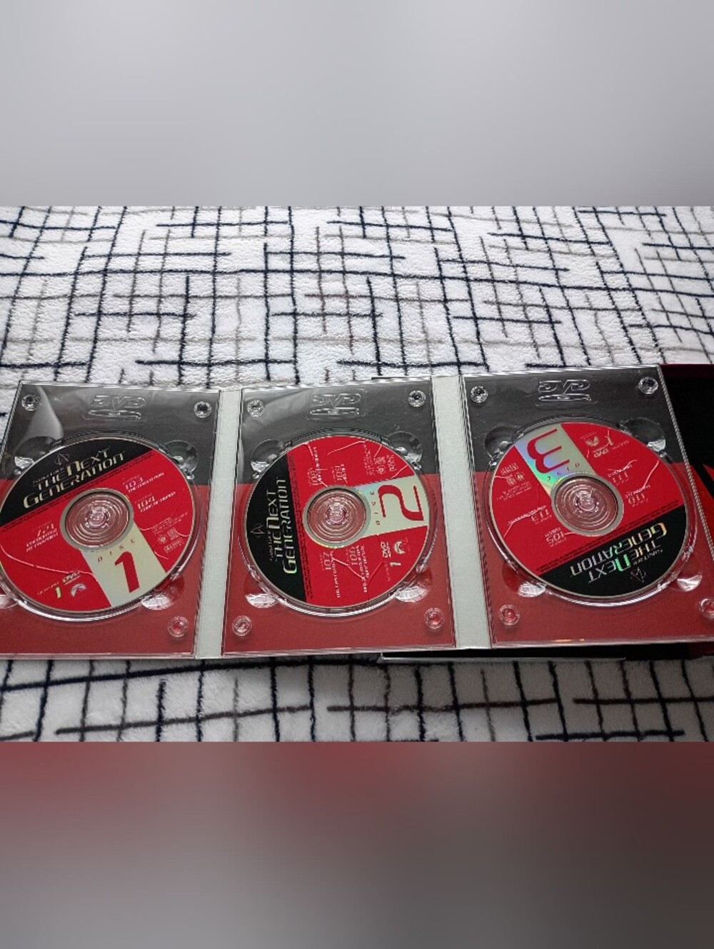 March 26, 2002 Star Trek The Next Generation Season 1 Disc Set OPENED